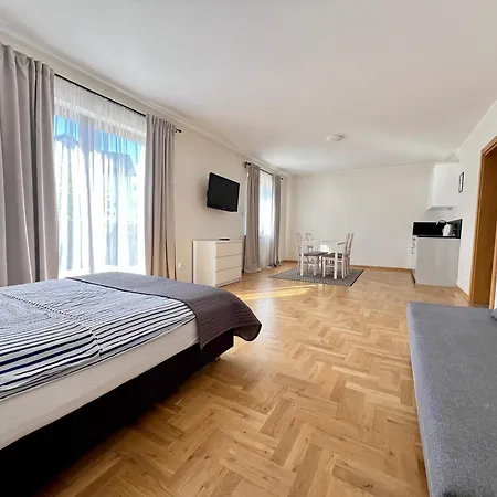 Homestay Cyprys Rodzinne *